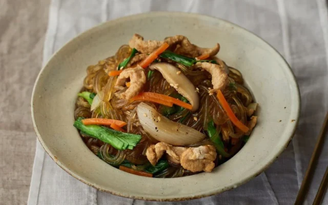 Miến trộn tôm rau củ