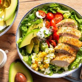 Salad Ức Gà sốt mè rang