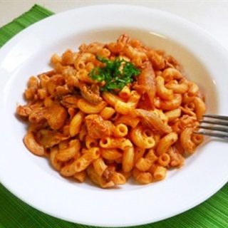 Nui gà sốt cà chua